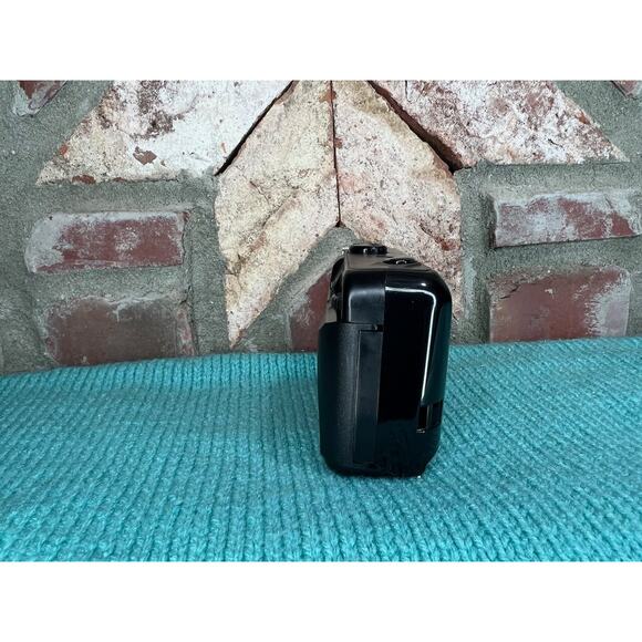 Rikinon 35mm Focus free Camera - Picture 6 of 8